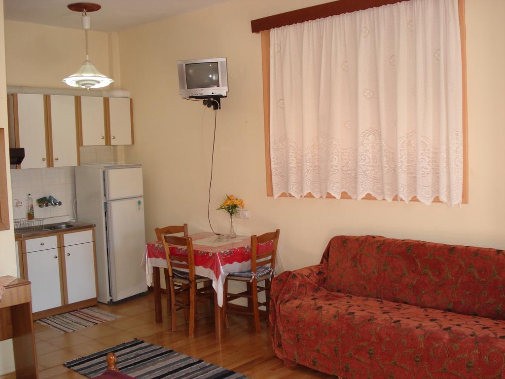 Zephyros Hotel Vytina Exterior photo